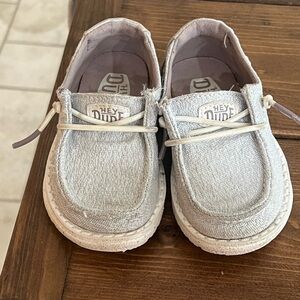 Toddler size 6 hey dude